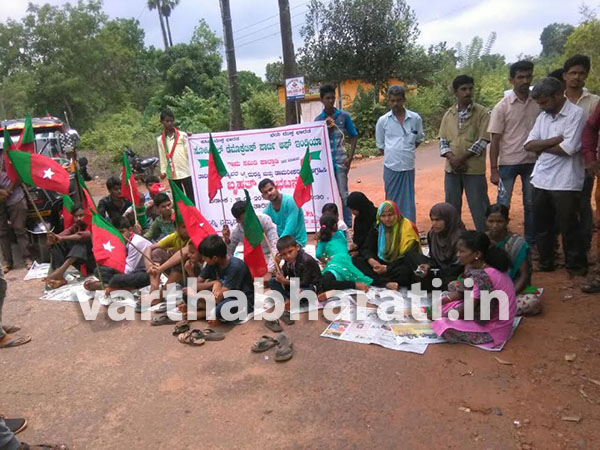 ಪುತ್ತೂರು: ರಸ್ತೆ ದುರಸ್ತಿಗೆ ಆಗ್ರಹಿಸಿ ಎಸ್‌ಡಿಪಿಐ ಪ್ರತಿಭಟನೆ