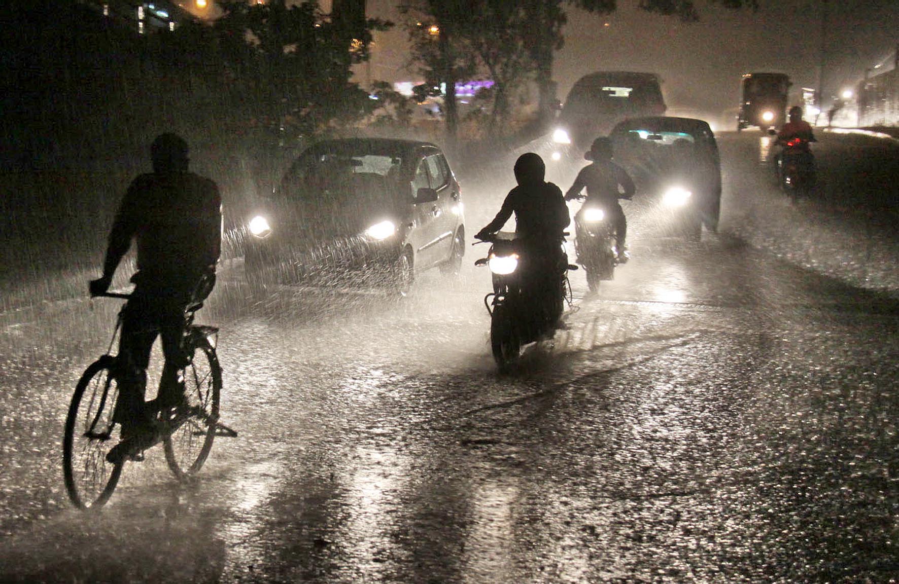 ಸಿಲಿಕಾನ್‌ ಸಿಟಿಯಲ್ಲಿ ಬಿರುಗಾಳಿ ಸಹಿತ ಭಾರೀ ಮಳೆ