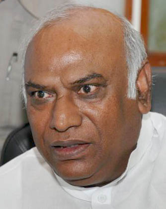 ಕಾಂಗ್ರೆಸ್ ಸೋಲಿಗೆ ರಾಹುಲ್ ಹೊಣೆಯಲ್ಲ: ಖರ್ಗೆ