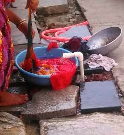 ಒಂದೆಡೆ ಪೋಲಾಗುತ್ತಿದೆ ನೀರು, ಮತ್ತೊಂದೆಡೆ ಹನಿ ನೀರಿಗೂ ತತ್ವಾರ