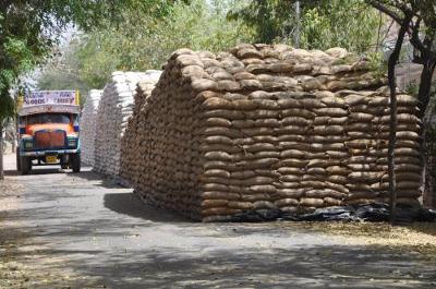 8 ಲಕ್ಷ ಜನರ ಆಹಾರವನ್ನು ಕೊಳೆಯಲು ಬಿಟ್ಟಿದೆ ಫುಡ್ ಕಾರ್ಪೊರೇಷನ್ ಆಫ್ ಇಂಡಿಯಾ !