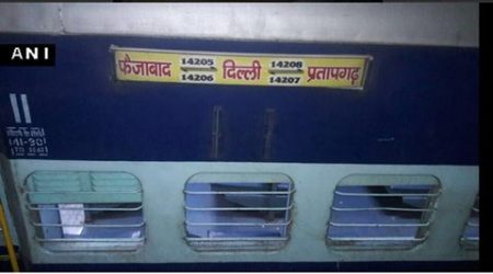 ಹಳಿ ತಪ್ಪಿದ ದಿಲ್ಲಿ -ಫೈಝಾಬಾದ್ ಎಕ್ಸ್​ಪ್ರೆಸ್ ರೈಲು ಬೋಗಿಗಳ ತೆರವುಗೊಳಿಸುವ ಕಾರ್ಯ ಆರಂಭ