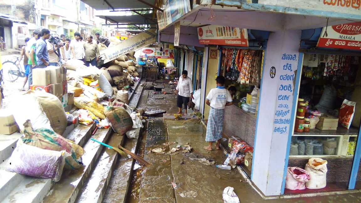 ಮಳೆ ನೀರು ನುಗ್ಗಿ ಅಪಾರ ನಷ್ಟ