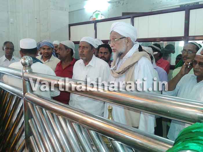 ಉಳ್ಳಾಲ ದರ್ಗಾಕ್ಕೆ ಖಾಝಿ ತ್ವಾಕ ಉಸ್ತಾದ್ ಭೇಟಿ