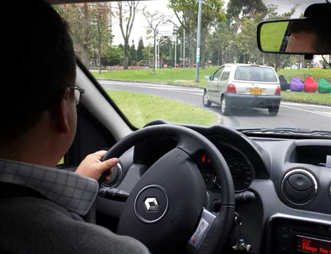 ನಿದ್ದೆಗೆ ಜಾರಿದ ಡ್ರೈವರ್, ಟ್ಯಾಕ್ಸಿ ಚಲಾಯಿಸಿದ ಪ್ರಯಾಣಿಕ!