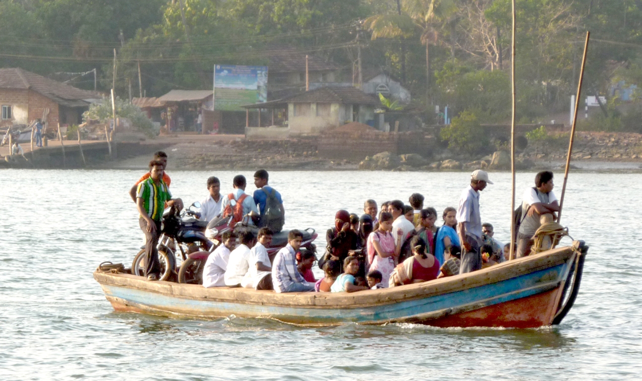 ದೋಣಿ ಸಂಚಾರ ಮುಂದುವರಿಕೆಗೆ ಸ್ಥಳೀಯರ ಆಗ್ರಹ