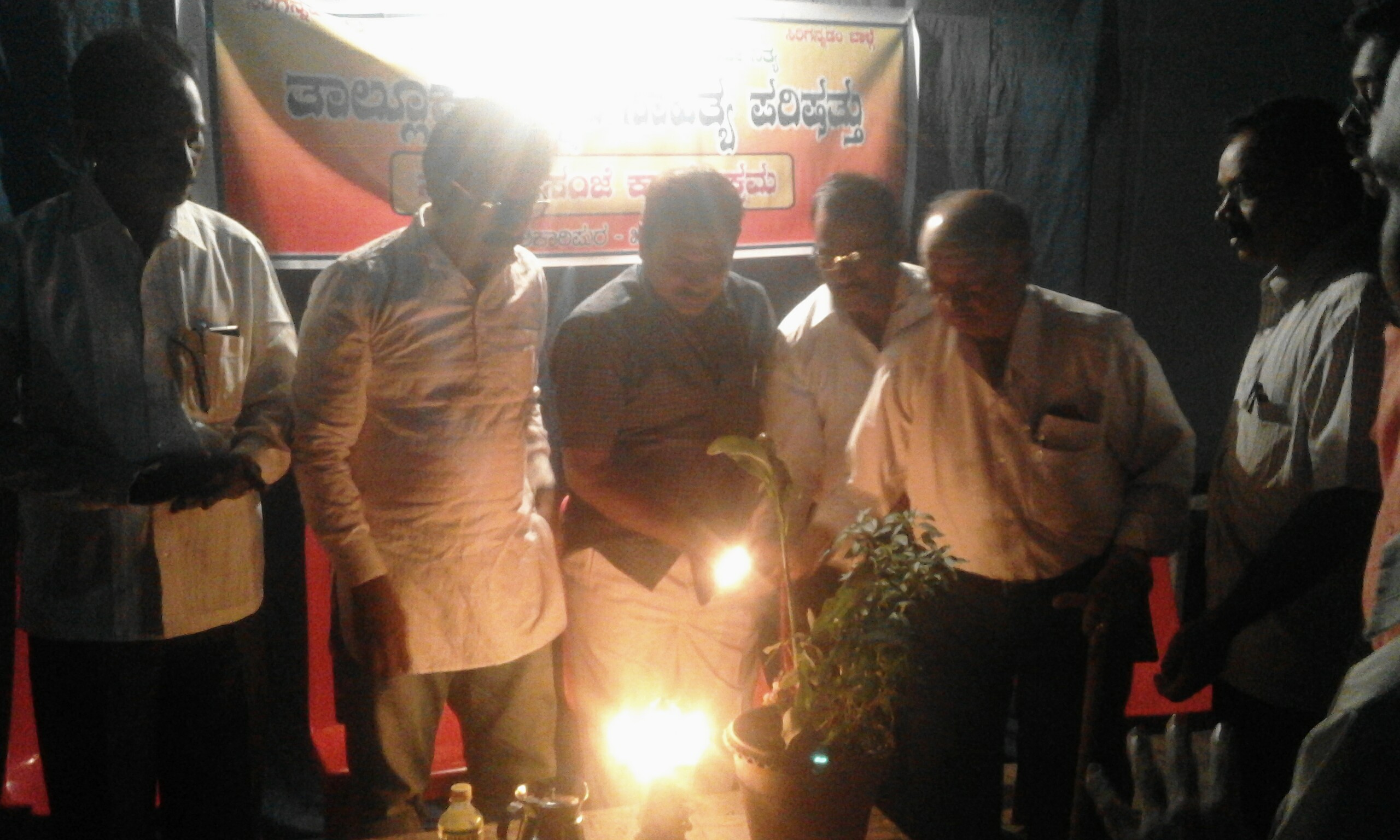 ಆಂಗ್ಲಭಾಷೆಗೆ ಮಾರುಹೋಗುತ್ತಿರುವ ಕನ್ನಡಿಗರು