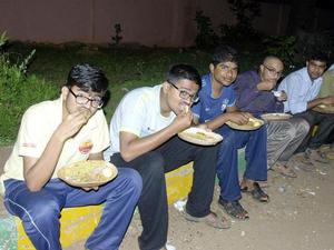 ಹಾಸನ ಮೆಡಿಕಲ್ ಕಾಲೇಜು ಹಾಸ್ಟೆಲಿನಲ್ಲಿ ಮಾಂಸಾಹಾರಿ ವಿದ್ಯಾರ್ಥಿಗಳಿಗೊಂದು ಅಲಿಖಿತ ನಿಯಮ !