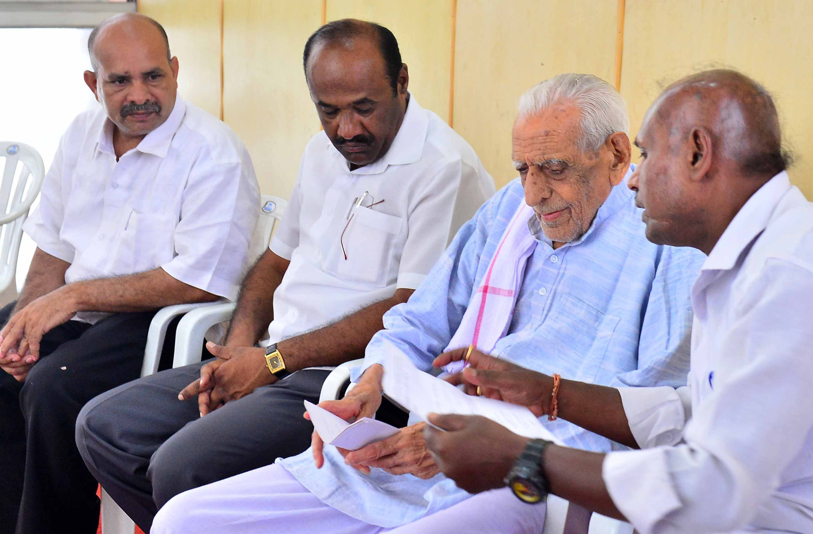 ಭೂಮಿ ಮಾರಾಟದ ವಸ್ತುವಲ್ಲ: ಎಚ್.ಎಸ್.ದೊರೆಸಾ್ವಮಿ ಅಭಿಮತ