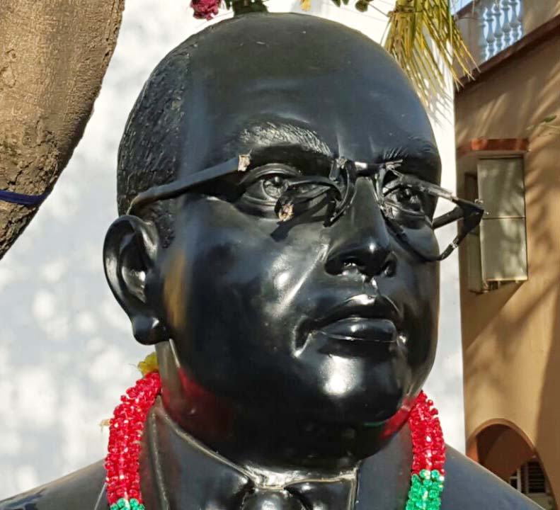 ಅಂಬೇಡ್ಕರ್ ಪುತ್ಥಳಿಗೆ ಕಿಡಿಗೇಡಿಗಳಿಂದ ಅವಮಾನ