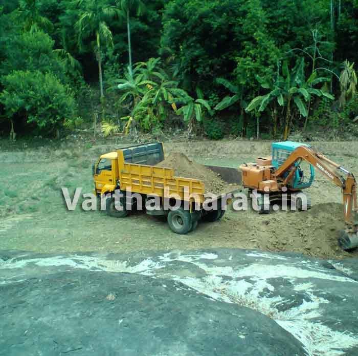 ಬೆಳ್ತಂಗಡಿ: ಕೃಷಿಭೂಮಿಯಲ್ಲಿ ಕೊರಂಬಾಡು ಕೆರೆಯನ್ನು ಪುನರ್‌ನಿರ್ಮಿಸಲು ಮುಂದಾದ ಅಧಿಕಾರಿಗಳು