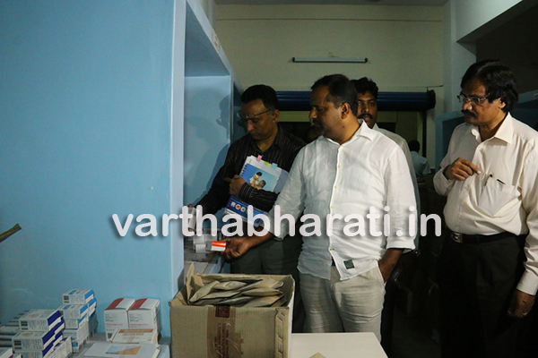 ರಾಜ್ಯ ಔಷಧಿ ಉಗ್ರಾಣ ನಿಗಮಕ್ಕೆ ಸಚಿವ ಯು.ಟಿ. ಖಾದರ್ ದಿಢೀರ್ ದಾಳಿ