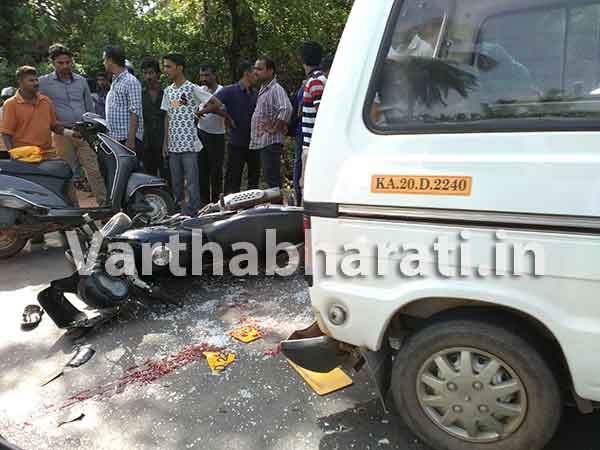 ಓಮ್ನಿ ಕಾರಿಗೆ ಬೈಕ್ ಢಿಕ್ಕಿ: ಸಹೋದರರಿಗೆ ಗಾಯ