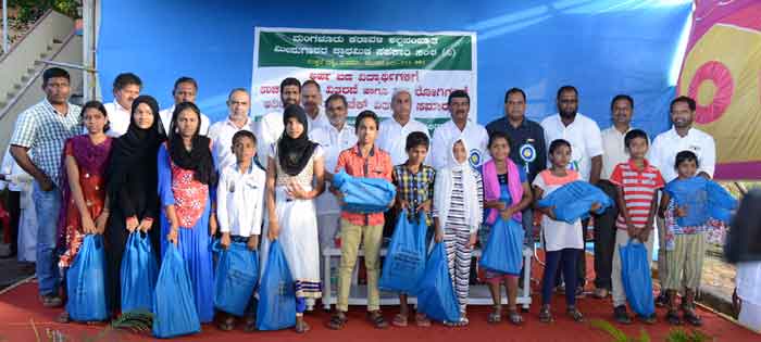 ಕರಾವಳಿ ಅಲ್ಪಸಂಖ್ಯಾತ ಮೀನುಗಾರರ ಸಹಕಾರಿ ಸಂಘದ ವತಿಯಿಂದ ಪುಸ್ತಕ, ಧನಸಹಾಯ ವಿತರಣೆ