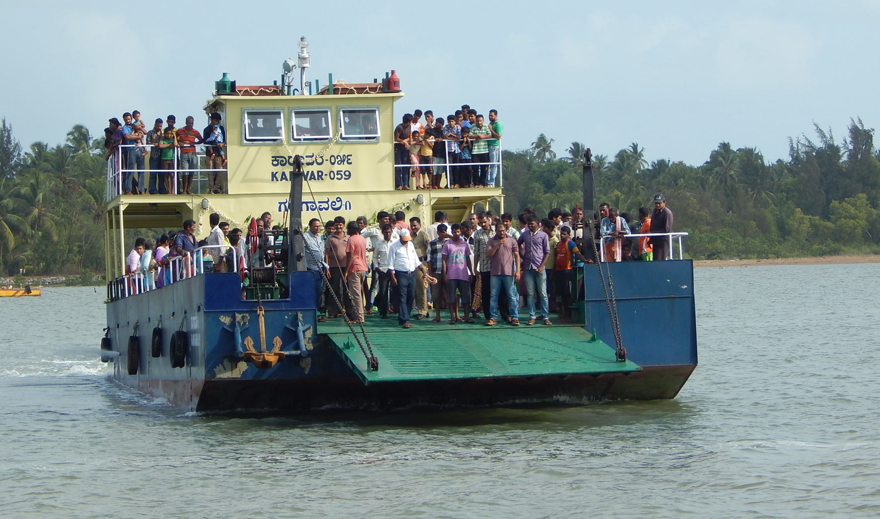ಸಾರ್ವಜನಿಕರ ಸಂಚಾರಕ್ಕೆ ಮಂಜಗುಣಿಗೆ ಬಾರ್ಜ್ ಸೇವೆ