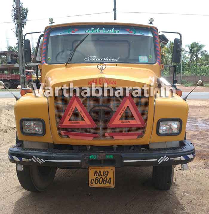 ಅಕ್ರಮ ಮರಳು ಸಾಗಾಟ: ಮೂವರ ಬಂಧನ; ಲಾರಿ ವಶ