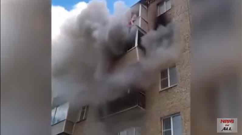 ಜೀವ ಉಳಿಸಿಕೊಳ್ಳಲು ಕುಟುಂಬವೊಂದು ನಾಲ್ಕನೆ ಮಹಡಿಯಿಂದ ಕೆಳಗೆ ಹಾರಿದ ದೃಶ್ಯವನ್ನು ವೀಡಿಯೊದಲ್ಲಿ ನೋಡಿ