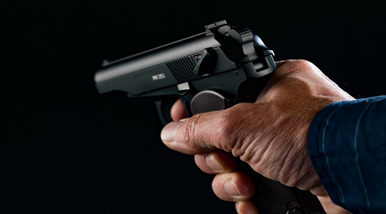 ಪತ್ನಿಯ ಹೆರಿಗೆಗೆ ಸಹಕರಿಸಿದ ವೈದ್ಯನಿಗೆ ಗುಂಡಿಕ್ಕಿದ ಪತಿರಾಯ !