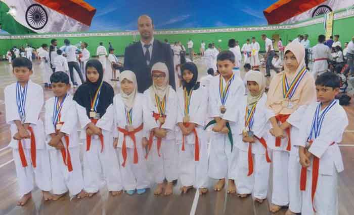 ಅಂತಾರಾಷ್ಟ್ರೀಯ ಕರಾಟೆ ಚಾಂಪಿಯನ್‌ಶಿಪ್: ರೆಡ್‌ಕ್ಯಾಮಲ್ ಶಾಲಾ ವಿದ್ಯಾರ್ಥಿಗಳಿಗೆ ಪ್ರಶಸ್ತಿ