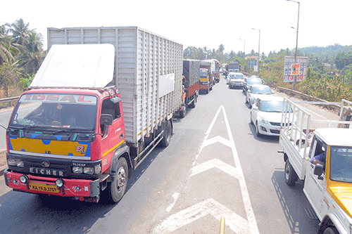 ಅವ್ಯವಸ್ಥೆಯ ಆಗರ ಬ್ರಹ್ಮರಕೂಟ್ಲು ಟೋಲ್‌ಗೇಟ್