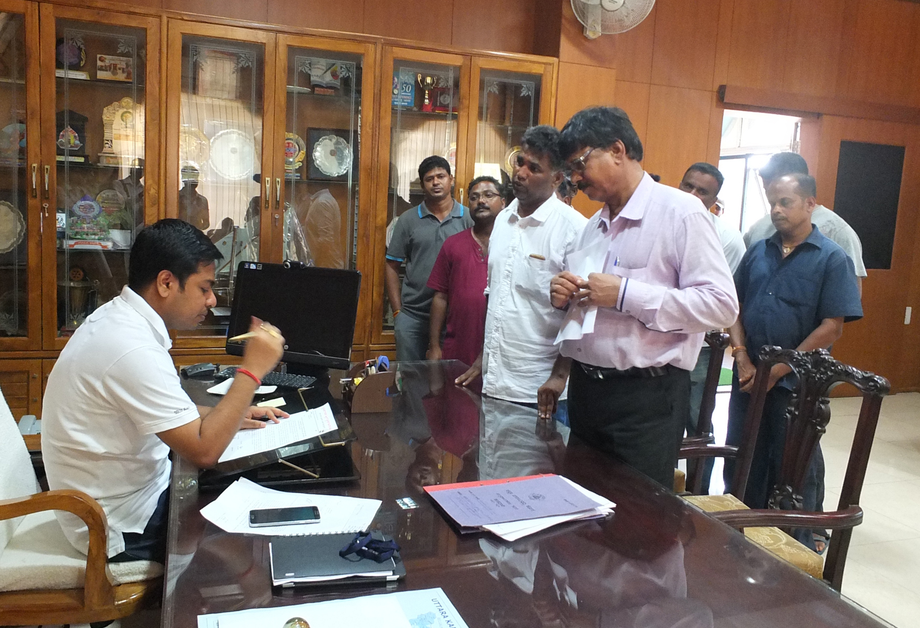 ಬೇಡಿಕೆಗಳ ಈಡೇರಿಕೆಗೆ ಆಗ್ರಹಿಸಿ ಡಿಸಿಗೆ ಮನವಿ