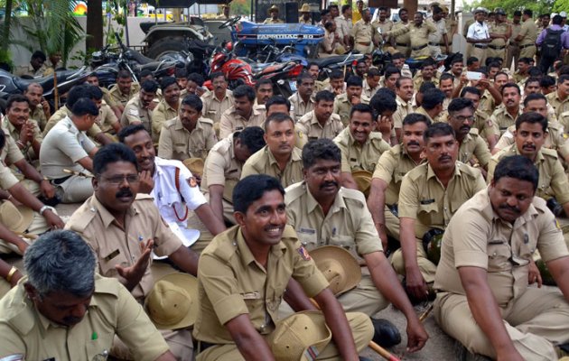 ಪೊಲೀಸರ ಪ್ರತಿಭಟನೆ: ಎಷ್ಟು ಸರಿ? ಎಷ್ಟು ತಪ್ಪು?