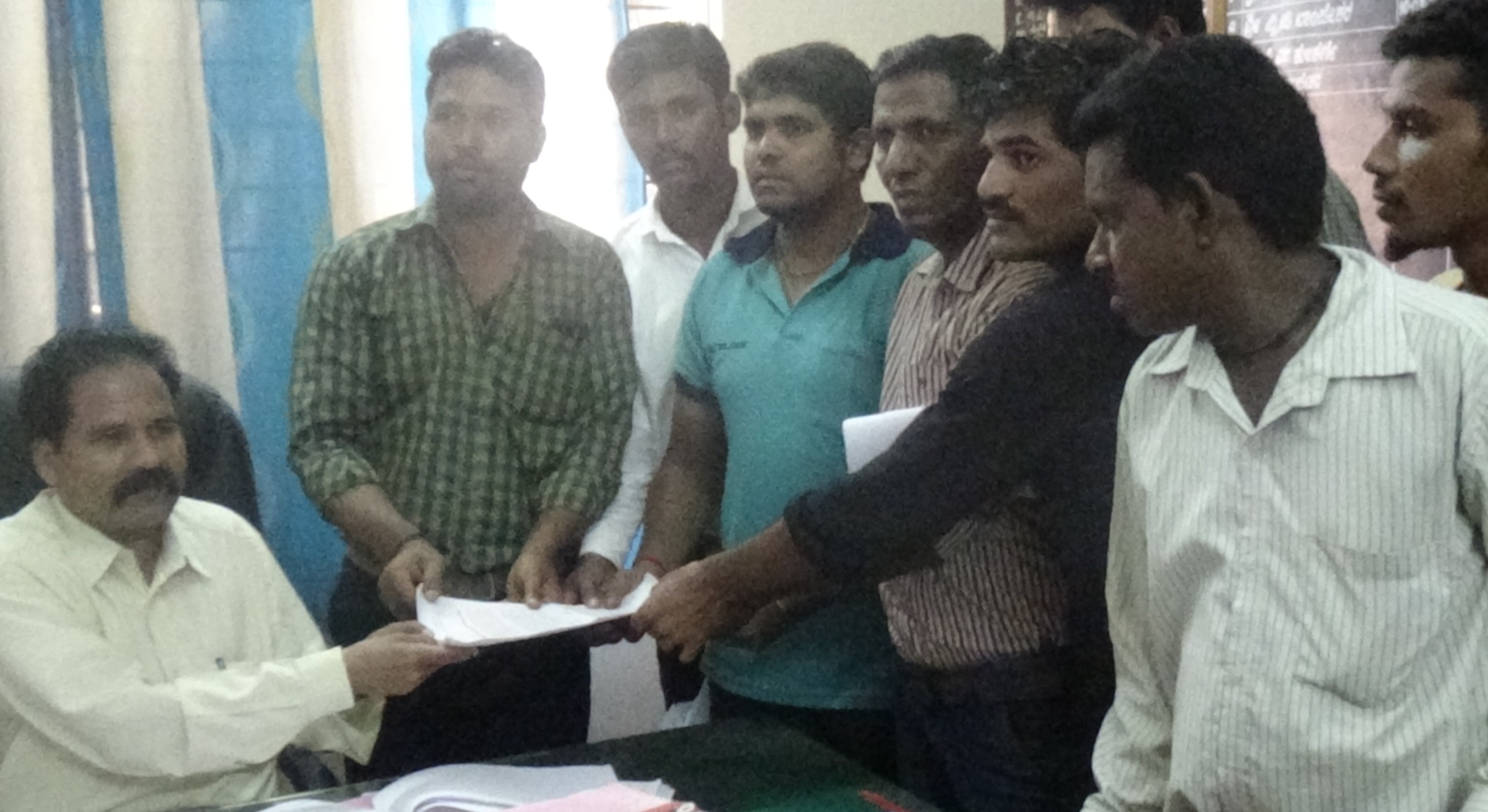 ರಸ್ತೆ ಅಗಲೀಕರಣ, ಹಂಪ್ ನಿರ್ಮಿಸುವ ಕುರಿತು ಡಿಸಿಗೆ ಮನವಿ