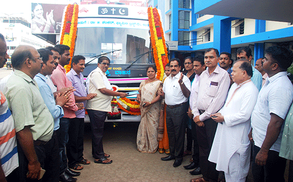 ನಗರಸಭೆಗೆ ಮೃತದೇಹ ಸಾಗಾಟದ ವಾಹನ ಹಸ್ತಾಂತರ