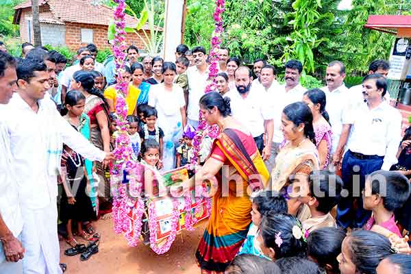 ಕೆದ್ದಳಿಕೆ ಸರಕಾರಿ ಶಾಲೆಯಲ್ಲಿ ವಿಶಿಷ್ಟ ರೀತಿಯ ಪ್ರಾರಂಭೋತ್ಸವ