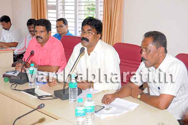 ಬಂಟ್ವಾಳ: ಅಸಮರ್ಪಕ ಕಸ ವಿಲೇವಾರಿ; ಗುತ್ತಿಗೆದಾರನಿಗೆ ಶೋಕಾಸ್ ನೋಟಿಸ್ ಜಾರಿಗೆ ನಿರ್ಧಾರ