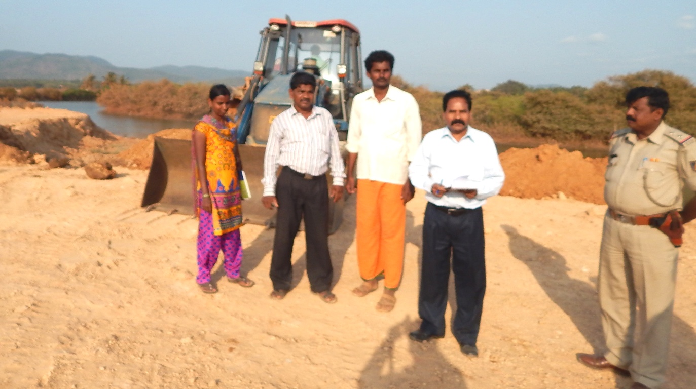 ಪೂಜಗೇರಿ ಹಳ್ಳ ಅತಿಕ್ರಮಣ: ತಾಲೂಕು ಆಡಳಿತದಿಂದ ತೆರವು