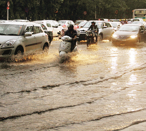 ಬೆಂಗಳೂರಿನಲ್ಲಿ ಆಲಿಕಲ್ಲು ಸಹಿತ ಭಾರೀ ಮಳೆ