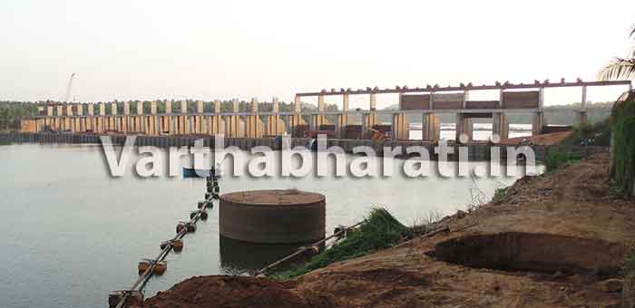 ಹೂಳೆತ್ತುವ ಯಂತ್ರ ಹಾಗೂ ನೀರಿನ ಮಟ್ಟ