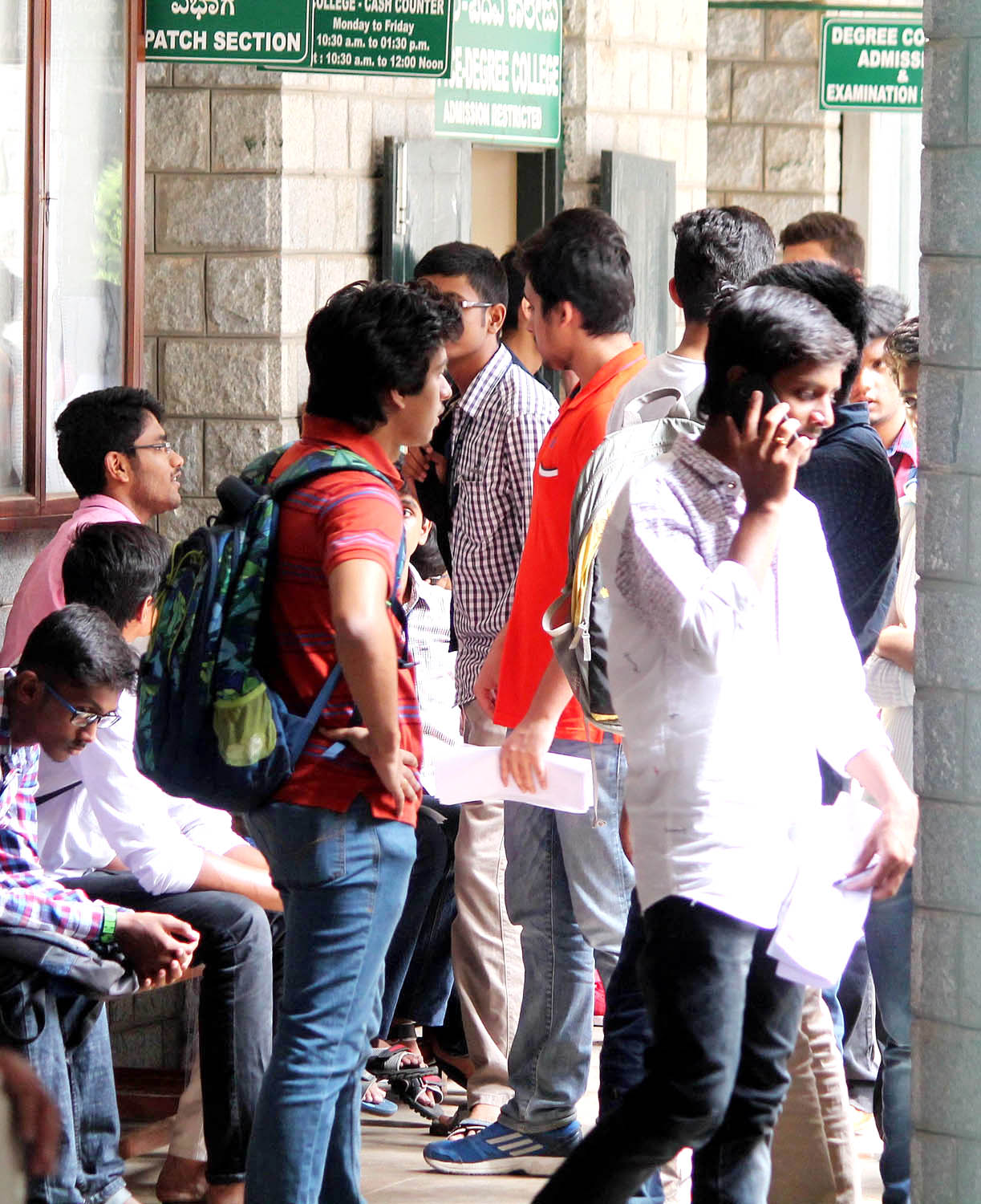 ಆನ್‌ಲೈನ್ ಗೊಂದಲ; ವಿದ್ಯಾರ್ಥಿಗಳ ಪರದಾಟ