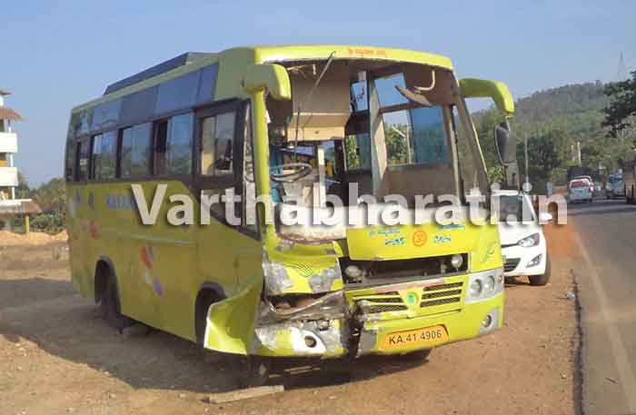 ಕಾಬೆಟ್ಟು ಬಳಿ ಟೂರಿಸ್ಟ್ ಬಸ್-ಪಿಕಪ್ ಢಿಕ್ಕಿ: ಇಬ್ಬರಿಗೆ ಗಾಯ