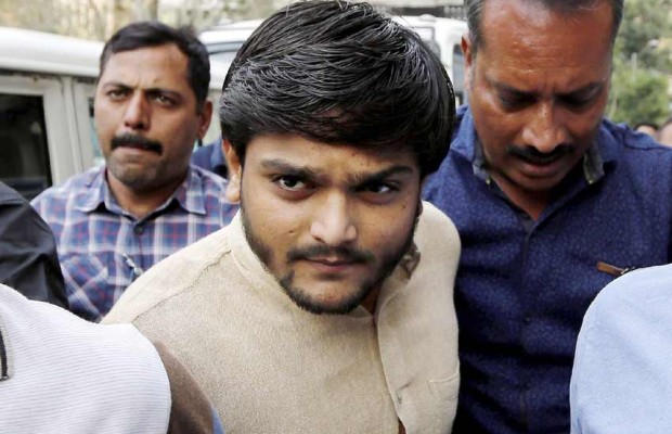 ತನ್ನನ್ನು ಮರೆತು ಬಿಡಿ, ನೀವು ಅಳುವುದರಿಂದ ನನ್ನ ಬಿಡುಗಡೆಯಾಗುವುದಿಲ್ಲ : ತಾಯಿಗೆ  ಹಾರ್ದಿಕ್ ಪಟೇಲ್ ಪತ್ರ