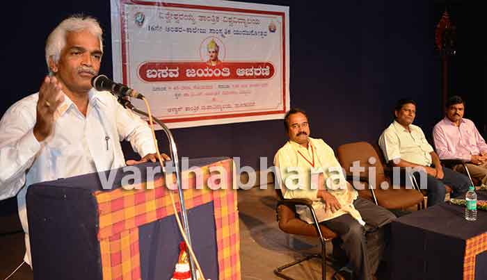 ಹಲವು ವ್ಯಕ್ತಿಗಳ ಸಮಷ್ಠಿ ಬಸವಣ್ಣ : ಮುನಿರಾಜ ರೆಂಜಾಳ