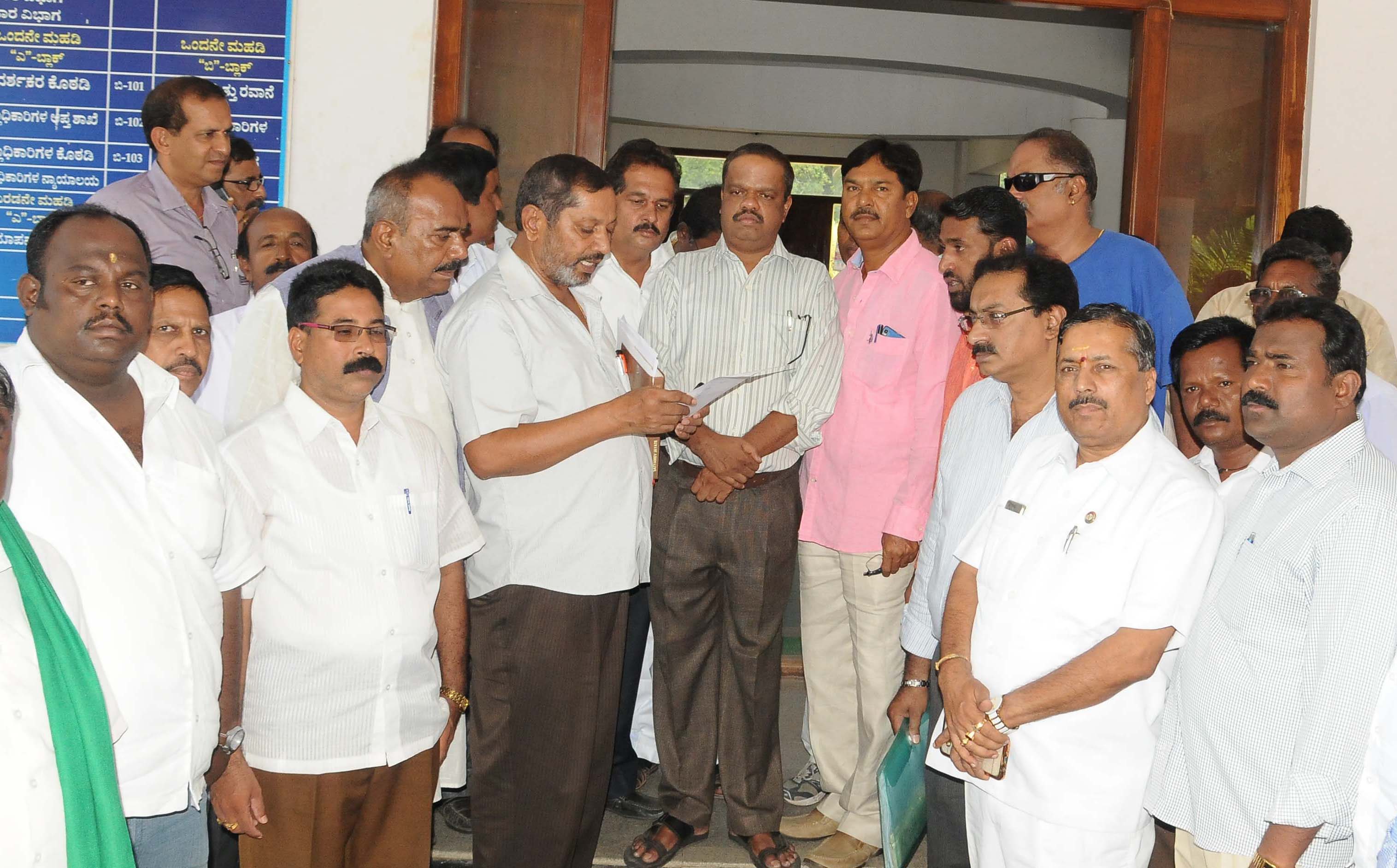 ಬಿಪಿಎಲ್ ಅರ್ಜಿ ವಿಲೇವಾರಿ ವಿಳಂಬ: ಕಾಂಗ್ರೆಸ್‌ ಆಕ್ಷೇಪ