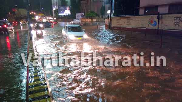 ಮಳೆಗಾಲ ಪೂರ್ವದ ಮೊದಲ ಮಳೆಗೆ ನಗರದಲ್ಲಿ ಕೃತಕ ನೆರೆ