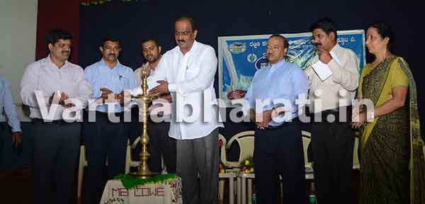 ದ.ಕ.ಸ. ಹಾಲು ಉತ್ಪಾದಕರ ಒಕ್ಕೂಟದಿಂದ ಉಚಿತ ಹಾಲು ವಿತರಣೆ