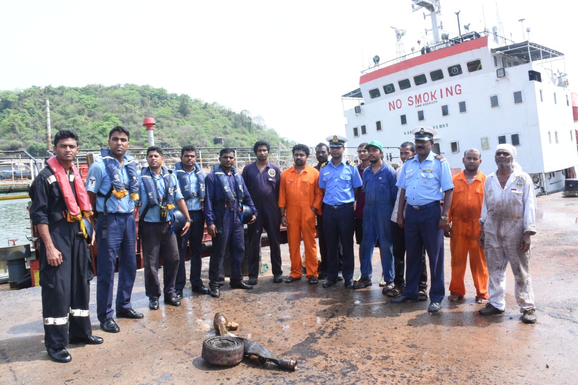 ಮುಳುಗುತ್ತಿದ್ದ ವಿದೇಶಿ ನಾವಿಕರ ರಕ್ಷಣೆ