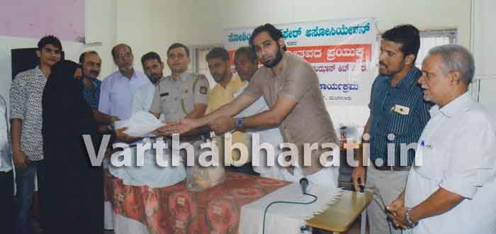 ಸೋಶಿಯಲ್ ವೆಲ್ಫೇರ್ ಅಸೋಸಿಯೇಷನ್‌ನಿಂದ ಪುಸ್ತಕ, ರಮಝಾನ್ ಕಿಟ್ ವಿತರಣೆ