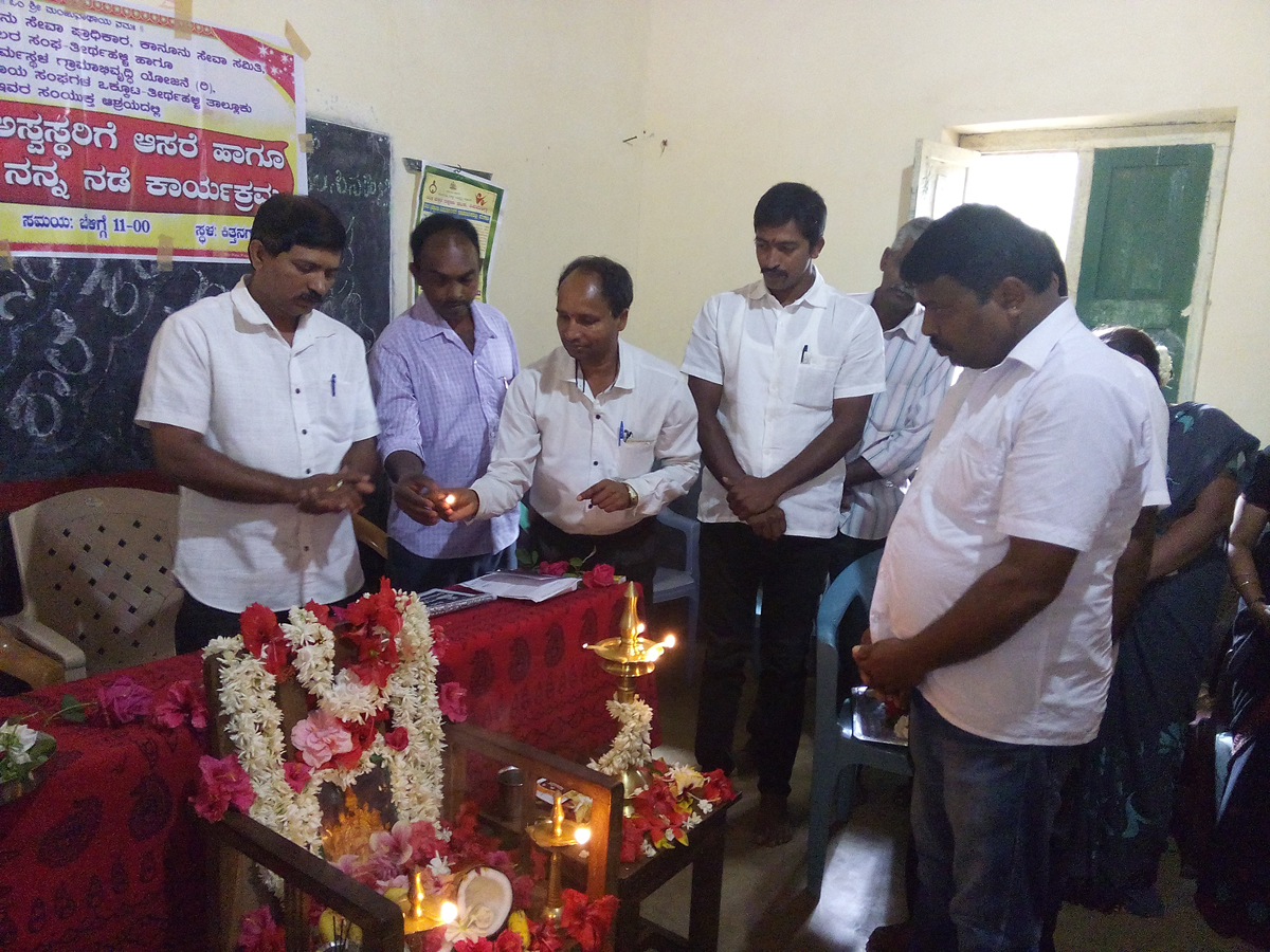 ‘ಪೋಷಕರ ಮೋಹಕ್ಕೆ ಸರಕಾರಿ ಶಾಲೆಗಳು ಮುಚ್ಚುಗಡೆ’