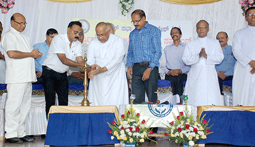 ವೌಲ್ಯದೊಂದಿಗೆ ಸಮಾಜದ ಒಳಿತಿಗೆ ಶ್ರಮಿಸಿ: ಬ್ಯಾಪ್ಟಿಸ್ಟ್ ಮಿನೇಜಸ್