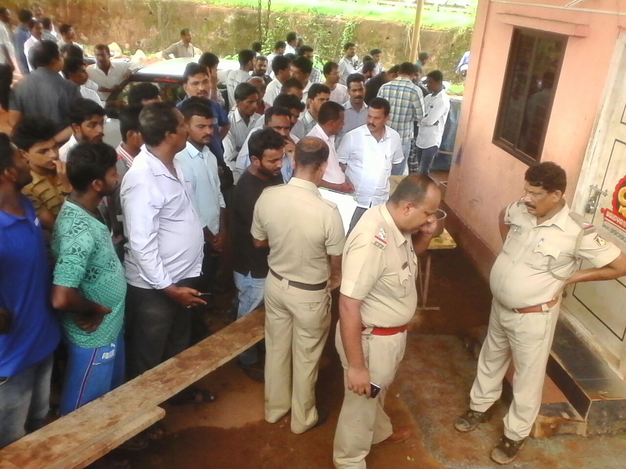 ಸುಟ್ಟ ರೀತಿಯಲ್ಲಿ ಮೃತದೇಹ ಪತ್ತೆ