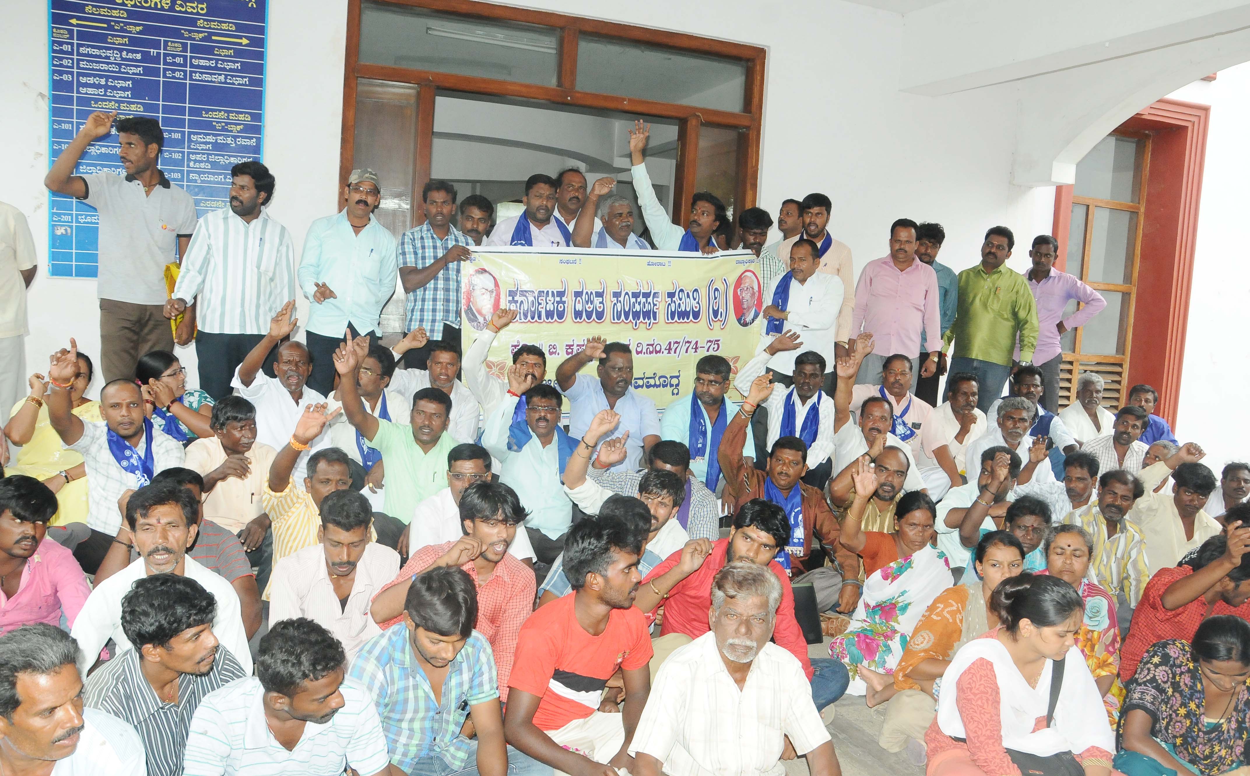 ಅಂಬೇಡ್ಕರ್ ಬಗ್ಗೆ ಅವಹೇಳನಕಾರಿ ಹೇಳಿಕೆ: ಕ್ಷಮೆಯಾಚನೆಗೆ ಆಗ್ರಹಿಸಿ ಧರಣಿ