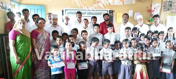 ಸಾಂಬಾರ್‌ತೋಟ: ವಿದ್ಯಾರ್ಥಿಗಳಿಗೆ ಉಚಿತ ಪುಸ್ತಕ ವಿತರಣೆ, ಸನ್ಮಾನ