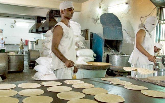 ದಿನಕ್ಕೆ 15,000 ಮಂದಿಗೆ ಊಟ ಬಡಿಸುವ ತಿಹಾರ್ ಜೈಲಿನ ಅಡುಗೆ ಮನೆಗೊಂದು ಭೇಟಿ