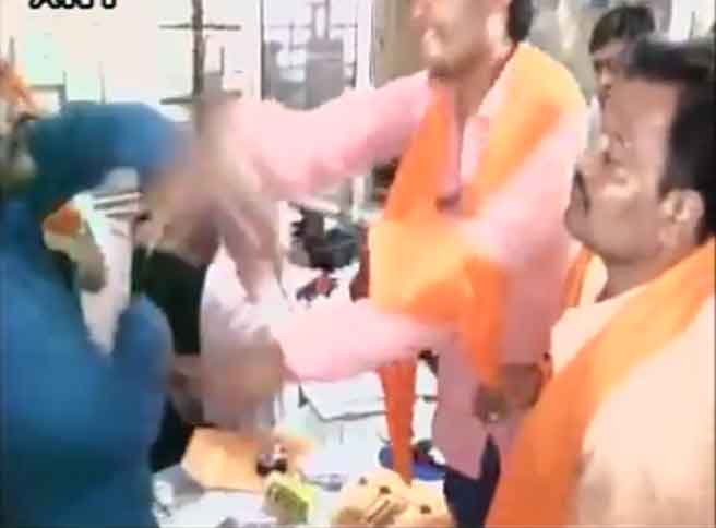 ಬ್ಯಾಂಕ್ ಅಧಿಕಾರಿಗೆ ಶಿವಸೇನಾ ನಾಯಕರಿಂದ ಹಲ್ಲೆ