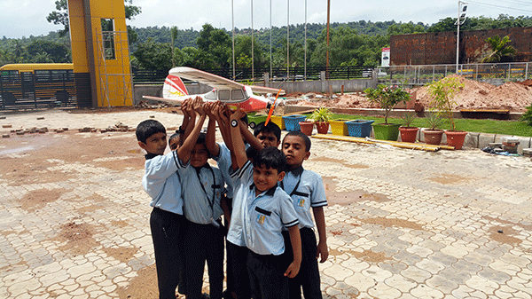 ‘ಬರಕಾಅ್ ಸ್ಕೂಲ್’ನಲ್ಲಿ ವಿಮಾನ ಮಾದರಿಗಳ ಪ್ರದರ್ಶನ